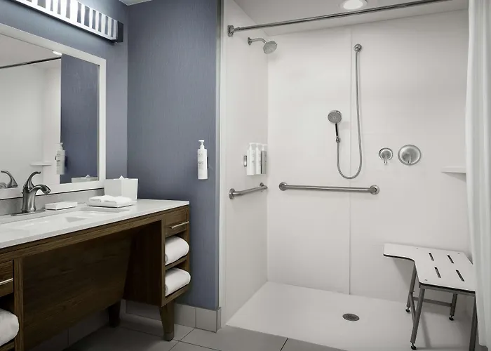 Home2 By Hilton State Capitol Hotel 3*